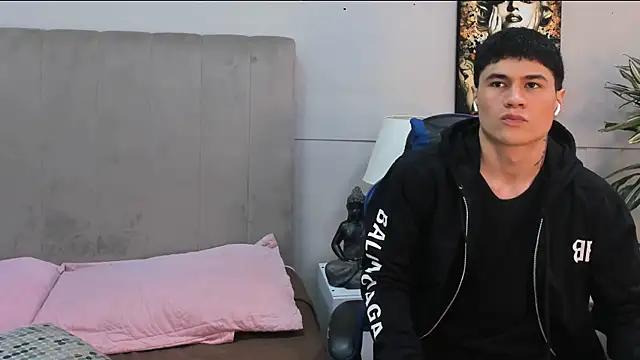 Snapshot of roan_birkin chatting on May 21, 7:21 pm roan birkin online show from May 21, 7:21 pm