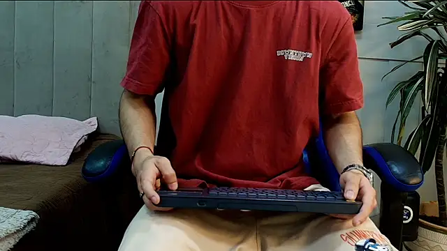 Snapshot of roan_birkin chatting on May 25, 7:53 pm roan birkin online show from May 25, 7:53 pm