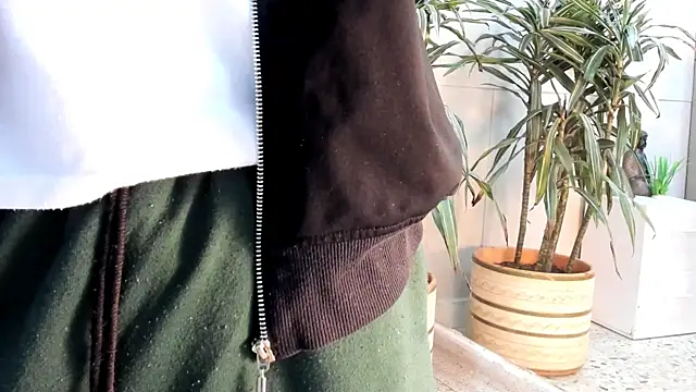 Snapshot of roan_birkin chatting on July 15, 7:19 pm roan birkin online show from July 15, 7:19 pm