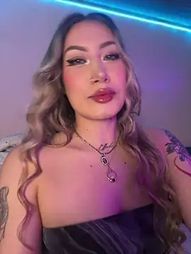 Lally Valencia   online show from November 4, 8:46 am