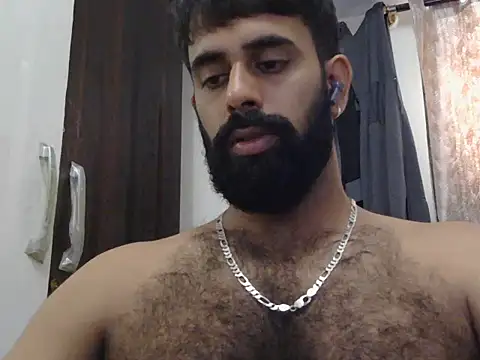 Snapshot of indianhairybull chatting on June 2, 4:03 am indianhairybull online show from June 2, 4:03 am