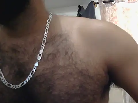 Snapshot of indianhairybull chatting on June 5, 3:57 am indianhairybull online show from June 5, 3:57 am