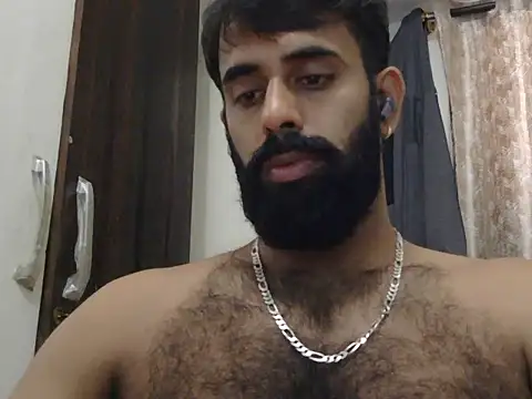 Snapshot of indianhairybull chatting on June 18, 4:57 am indianhairybull online show from June 18, 4:57 am