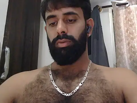 Snapshot of indianhairybull chatting on June 28, 4:40 am indianhairybull online show from June 28, 4:40 am