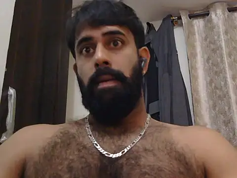 Snapshot of indianhairybull chatting on July 3, 12:28 am indianhairybull online show from July 3, 12:28 am