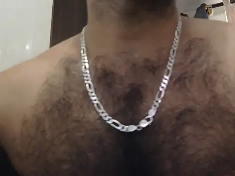 Snapshot of indianhairybull chatting on July 12, 4:36 am indianhairybull online show from July 12, 4:36 am