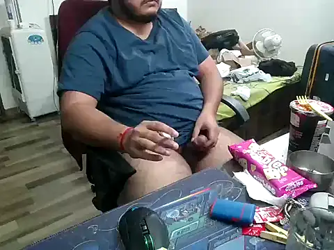 Snapshot of TheIndianTower chatting on December 15, 5:06 pm TheIndianTower online show from December 15, 5:06 pm