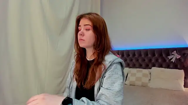 Snapshot of Ella_Mayers chatting on February 16, 9:48 pm Ella Mayers online show from February 16, 9:48 pm