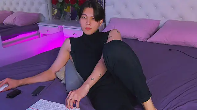 Snapshot of just_gay_ chatting on March 9, 1:35 am just gay online show from March 9, 1:35 am