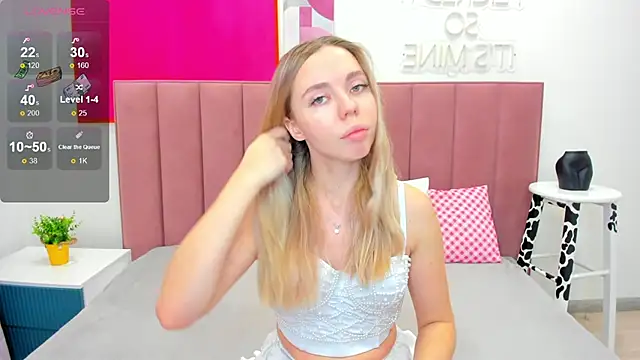 Snapshot of TessaAdorable chatting on November 29, 1:30 am TessaAdorable online show from November 29, 1:30 am