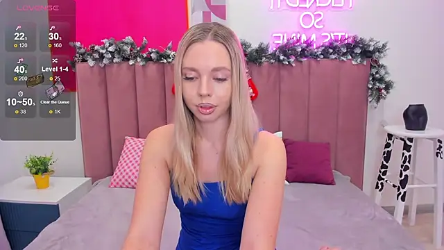 Snapshot of TessaAdorable chatting on December 4, 2:32 am TessaAdorable online show from December 4, 2:32 am