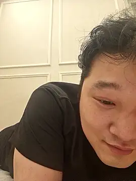 Snapshot of offwhite777 chatting on June 21, 11:13 am offwhite777 online show from June 21, 11:13 am