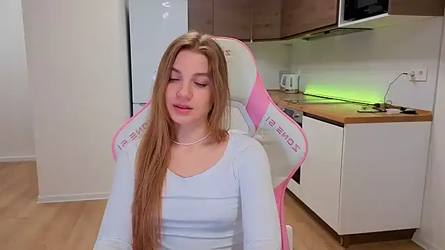 Enjoy everymoment  online show from March 17, 8:34 pm