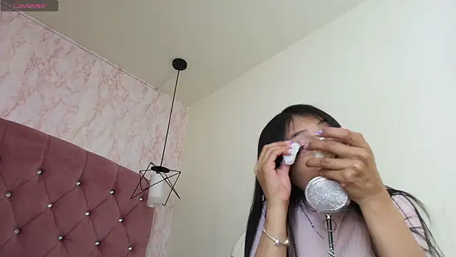 Snapshot of Raichell_ chatting on October 28, 4:05 am Raichell online show from October 28, 4:05 am