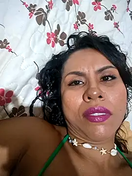 Snapshot of kyliebigboobs chatting on February 28, 6:03 am kyliebigboobs online show from February 28, 6:03 am