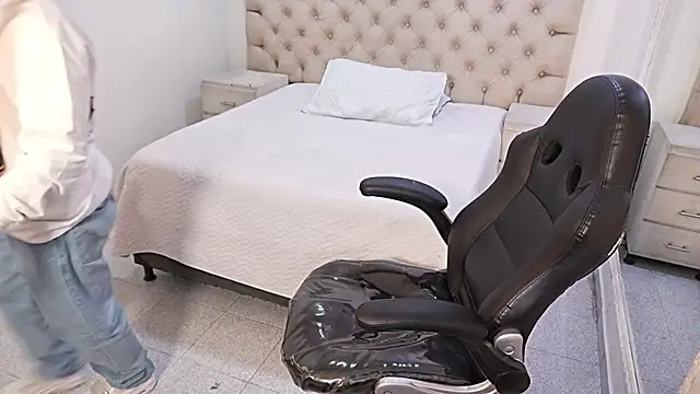 JhoanLeandro online show from March 4, 5:46 am