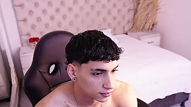 JhoanLeandro online show from June 17, 4:37 am