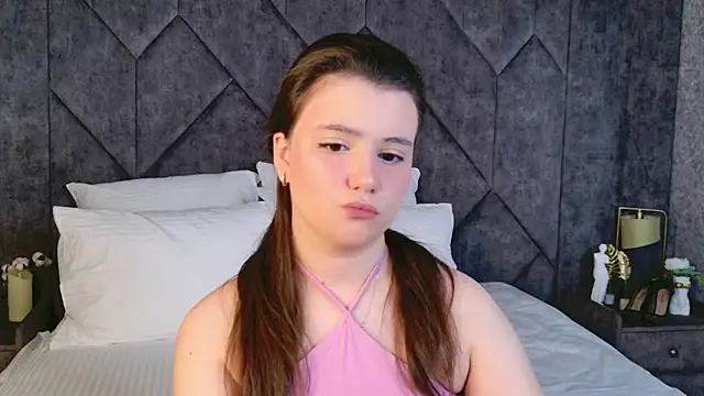 Snapshot of Pauline_Heaven chatting on December 16, 5:56 am Pauline Heaven online show from December 16, 5:56 am