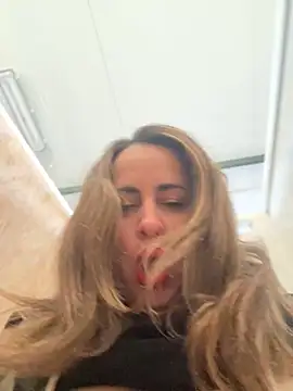 laarti online show from February 24, 8:12 am