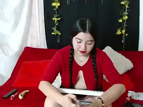 Snapshot of AlejaHottyX chatting on February 5, 2:19 am AlejaHottyX online show from February 5, 2:19 am