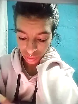 Ariell Kieran online show from September 22, 7:32 am