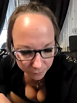 Fuxy-love69 online show from May 11, 4:04 pm