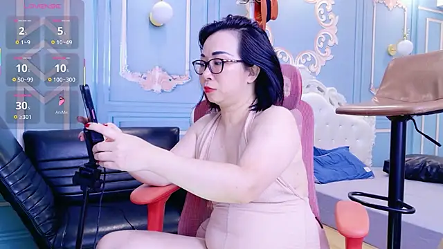 Snapshot of LucianaMe chatting on June 1, 2:30 pm LucianaMe online show from June 1, 2:30 pm