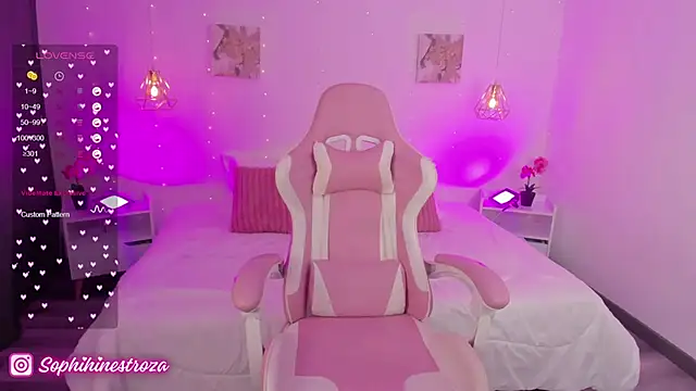 Snapshot of whiteatenea chatting on March 3, 8:05 am whiteatenea online show from March 3, 8:05 am