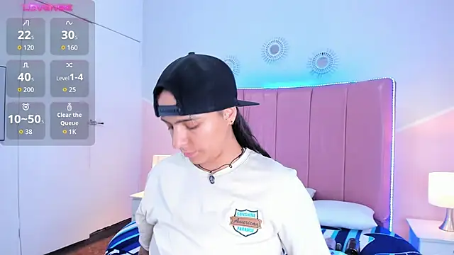 Liiam smith  online show from October 26, 1:17 pm