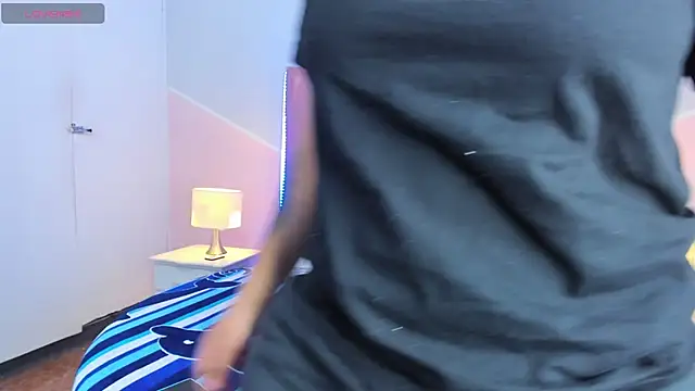 Liiam smith  online show from December 16, 1:05 pm