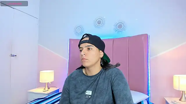 Liiam smith  online show from December 22, 2:14 pm