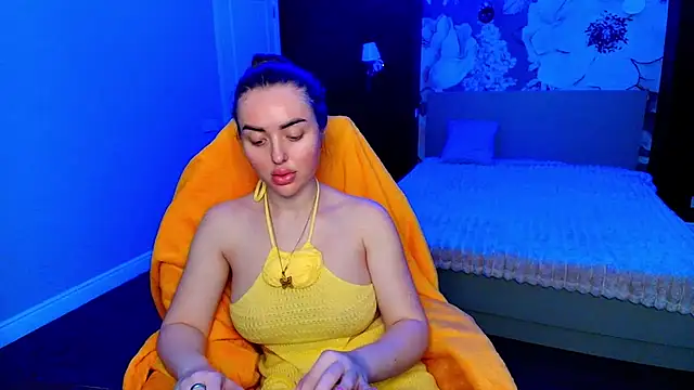 Snapshot of MissisCaty chatting on June 24, 6:18 pm MissisCaty online show from June 24, 6:18 pm