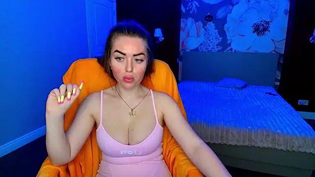 Snapshot of MissisCaty chatting on July 22, 3:53 am MissisCaty online show from July 22, 3:53 am