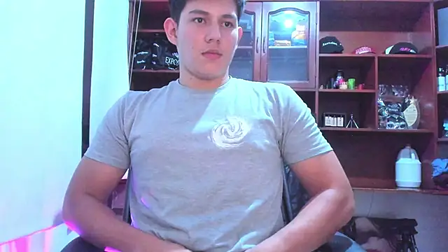 Snapshot of JamesCr_ chatting on February 4, 8:56 am JamesCr online show from February 4, 8:56 am