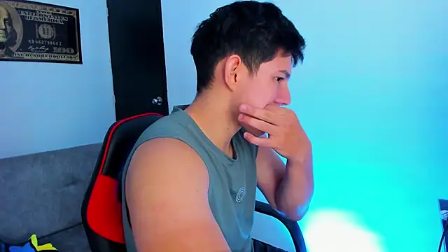 Snapshot of JamesCr_ chatting on February 5, 10:33 pm JamesCr online show from February 5, 10:33 pm