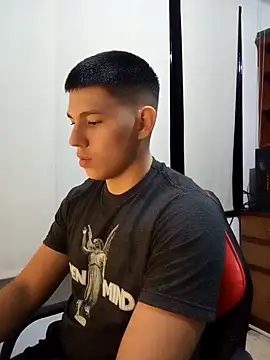 Snapshot of JamesCr_ chatting on February 8, 4:14 am JamesCr online show from February 8, 4:14 am