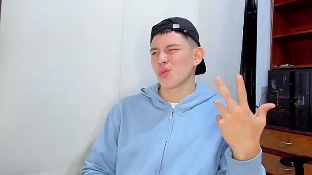 Snapshot of JamesCr_ chatting on February 12, 4:54 am JamesCr online show from February 12, 4:54 am