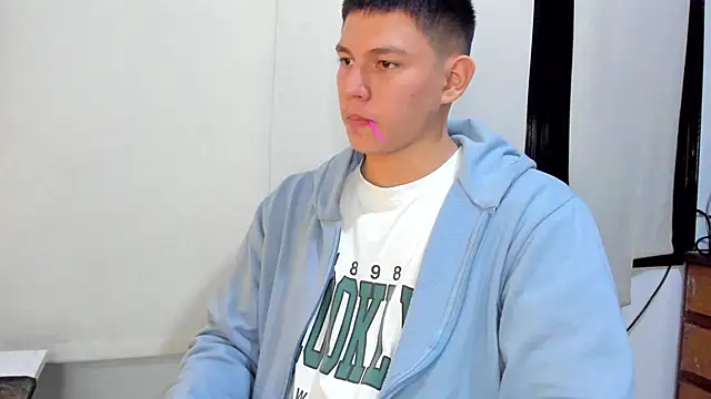 Snapshot of JamesCr_ chatting on February 12, 7:55 am JamesCr online show from February 12, 7:55 am