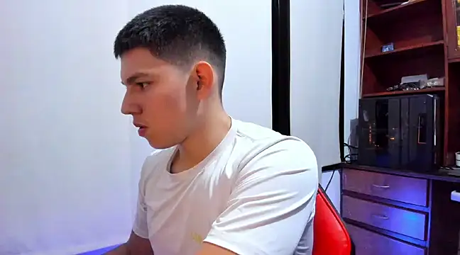 Snapshot of JamesCr_ chatting on February 16, 9:04 am JamesCr online show from February 16, 9:04 am