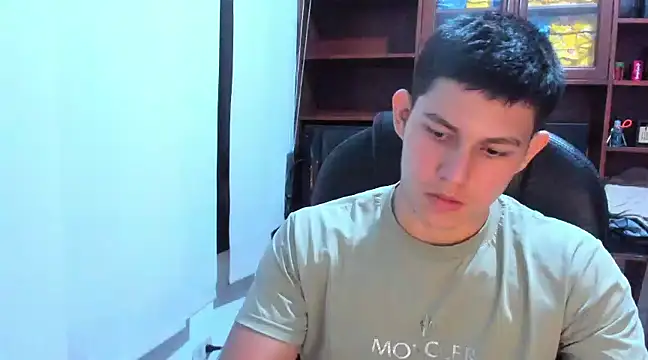 Snapshot of JamesCr_ chatting on February 26, 11:26 pm JamesCr online show from February 26, 11:26 pm