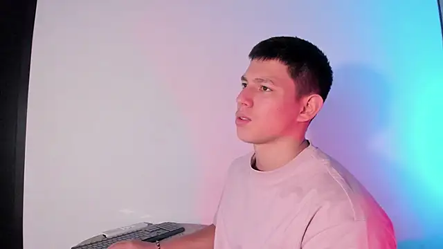 Snapshot of JamesCr_ chatting on February 27, 2:21 pm JamesCr online show from February 27, 2:21 pm