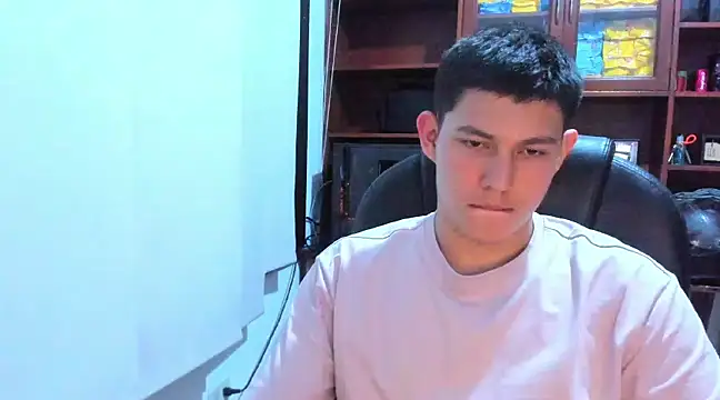 Snapshot of JamesCr_ chatting on February 27, 10:53 pm JamesCr online show from February 27, 10:53 pm