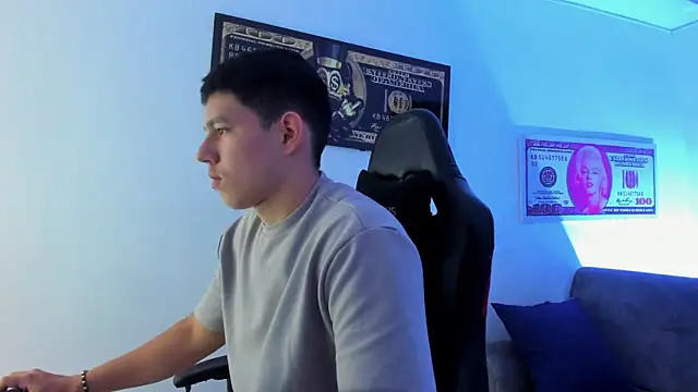 Snapshot of JamesCr_ chatting on February 28, 1:25 pm JamesCr online show from February 28, 1:25 pm