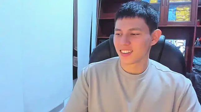 Snapshot of JamesCr_ chatting on February 28, 9:44 pm JamesCr online show from February 28, 9:44 pm