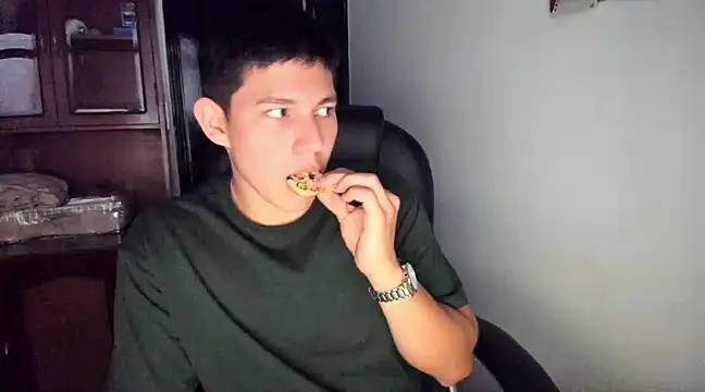 Snapshot of JamesCr_ chatting on March 11, 4:40 pm JamesCr online show from March 11, 4:40 pm