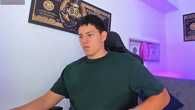 Snapshot of JamesCr_ chatting on March 11, 8:20 pm JamesCr online show from March 11, 8:20 pm