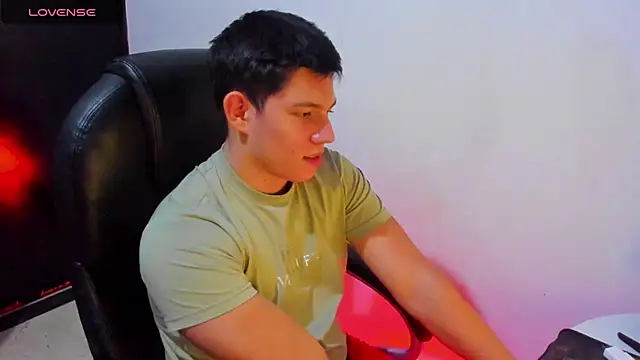 Snapshot of JamesCr_ chatting on March 19, 7:29 am JamesCr online show from March 19, 7:29 am