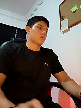 Snapshot of JamesCr_ chatting on March 21, 7:33 am JamesCr online show from March 21, 7:33 am