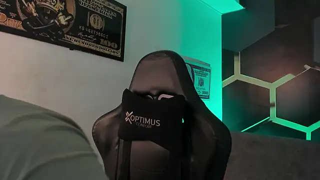 Snapshot of JamesCr_ chatting on September 10, 2:55 am JamesCr online show from September 10, 2:55 am