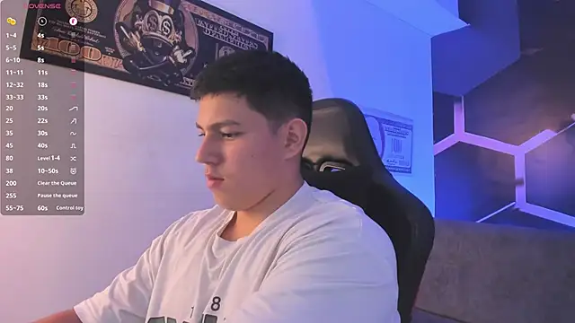 Snapshot of JamesCr_ chatting on September 23, 2:58 am JamesCr online show from September 23, 2:58 am